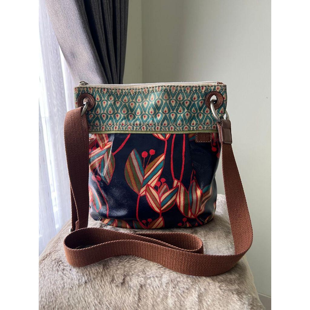 Tas Selempang Fossil Key-Per Floral Canvas Biru Dongker | PRELOVED