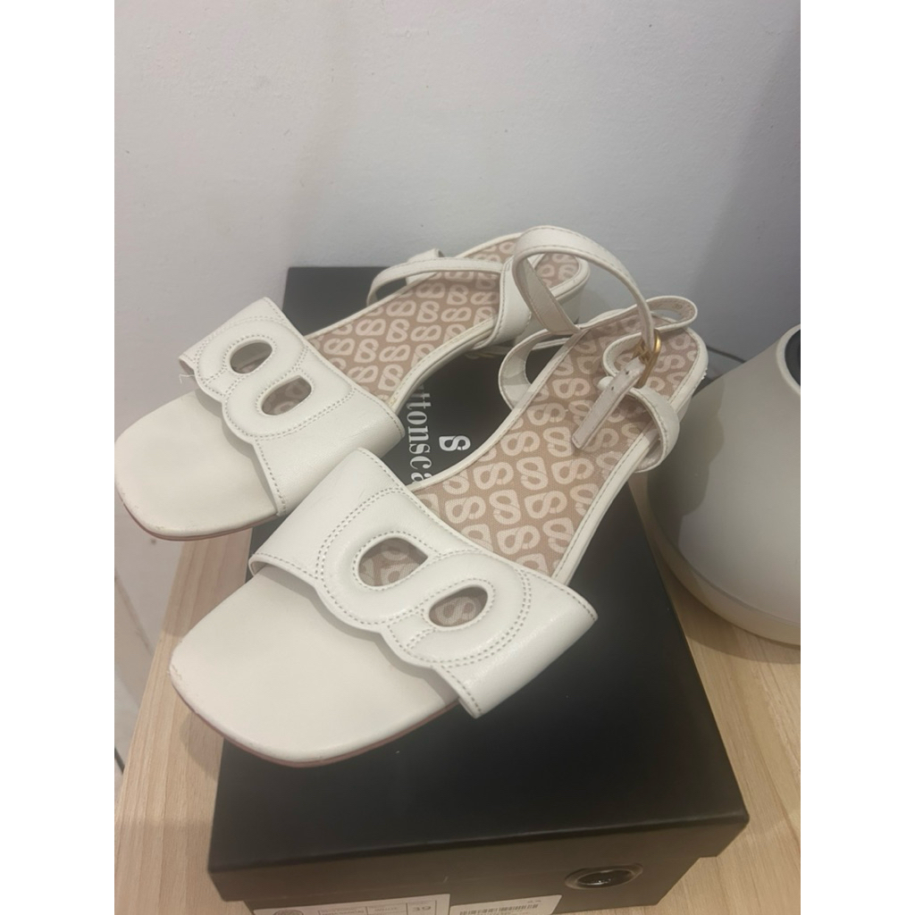 Nina Sandal Buttonscarves