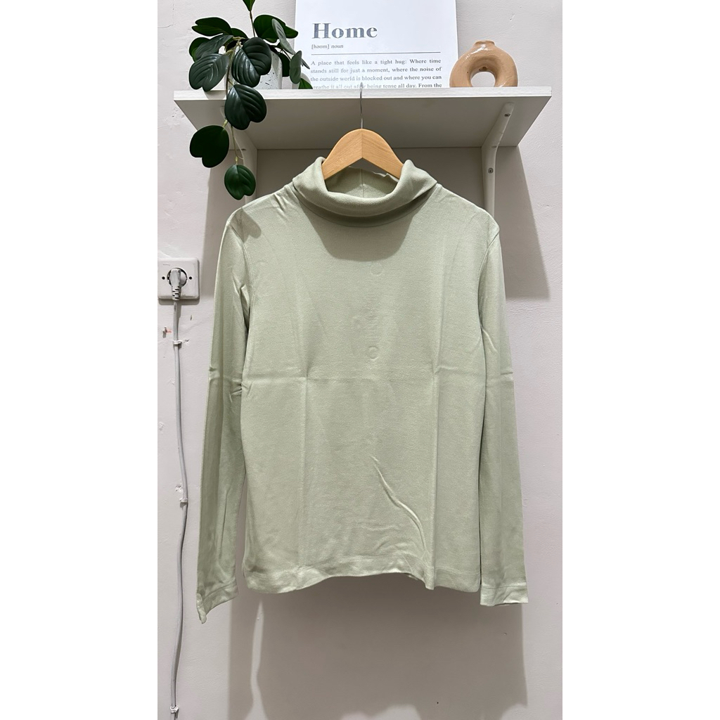 (Preloved) PL Heattech Tshirt Fleece Turtleneck Uniqlo Size L || Atasan Turtleneck Uniqlo