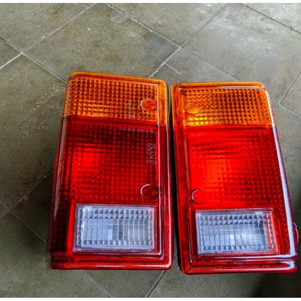 Lampu Stop Lampu Belakang L-300 VAN MINIBUS (Karoseri) Model Siku