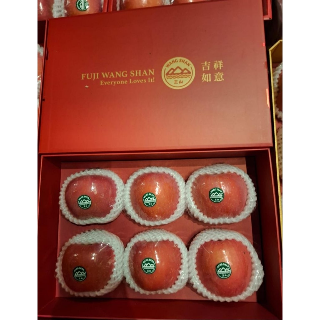 Apel Fuji Wangshan Isi 6 Spesial Giftbox Imlek Hampers