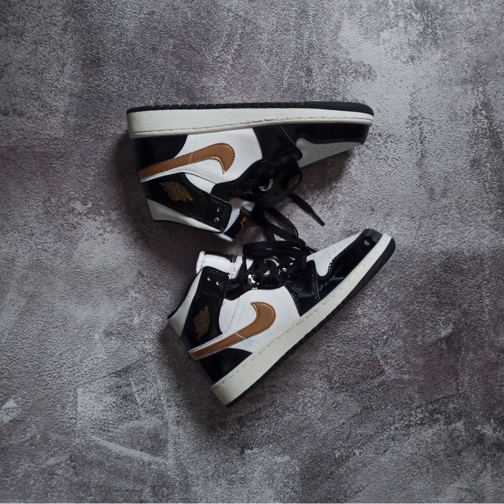 Jordan 1 Mid SE Patent Black White Gold Women
