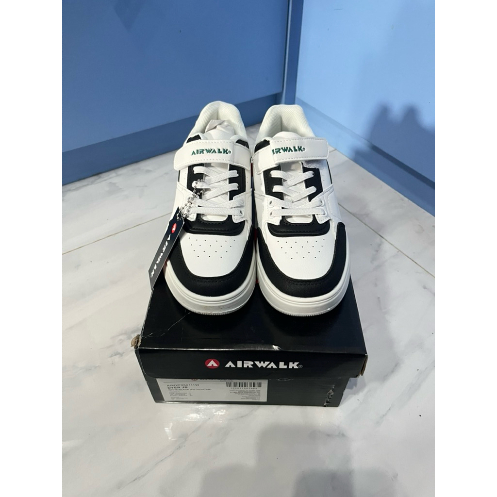 Sepatu Airwalk Kids Putih mix hitam dan hijau kulit sintetis sale 70% (DYER JR)