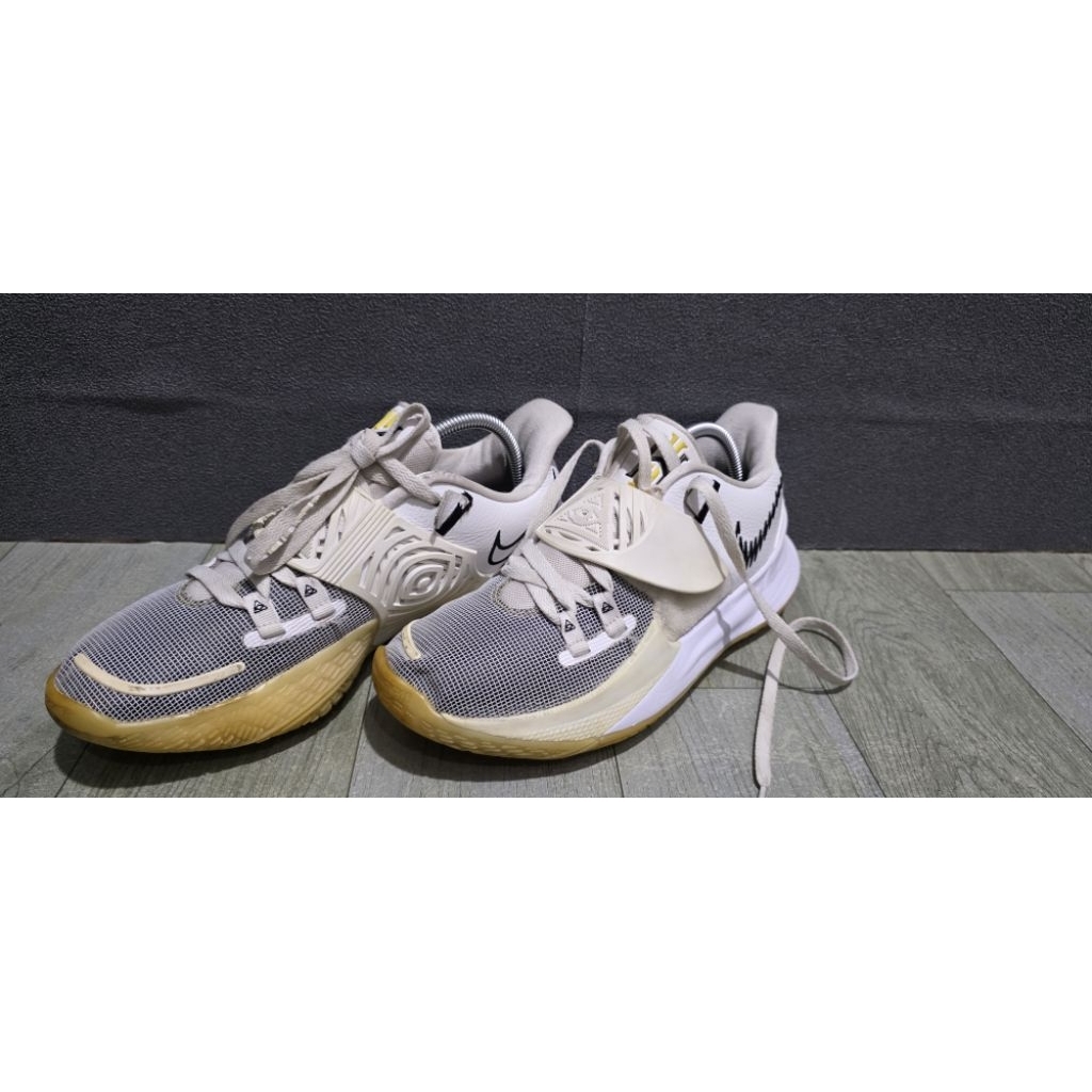 sepatu basket Kyrie Flytrap 3