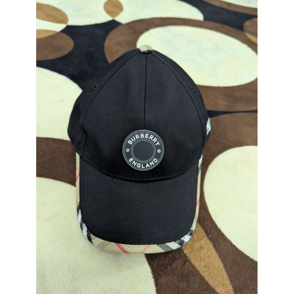 topi Burberry mulus like new
