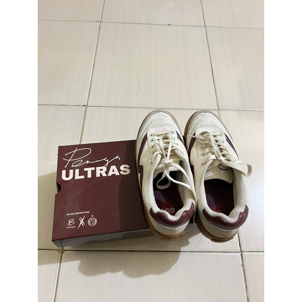Sepatu patrobas x persija