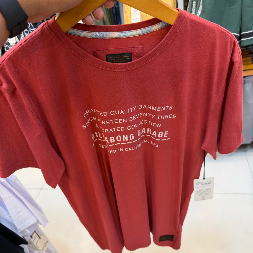 Kaos Pria Billabong Original The Label Garage Ss Tee Burnt Red New