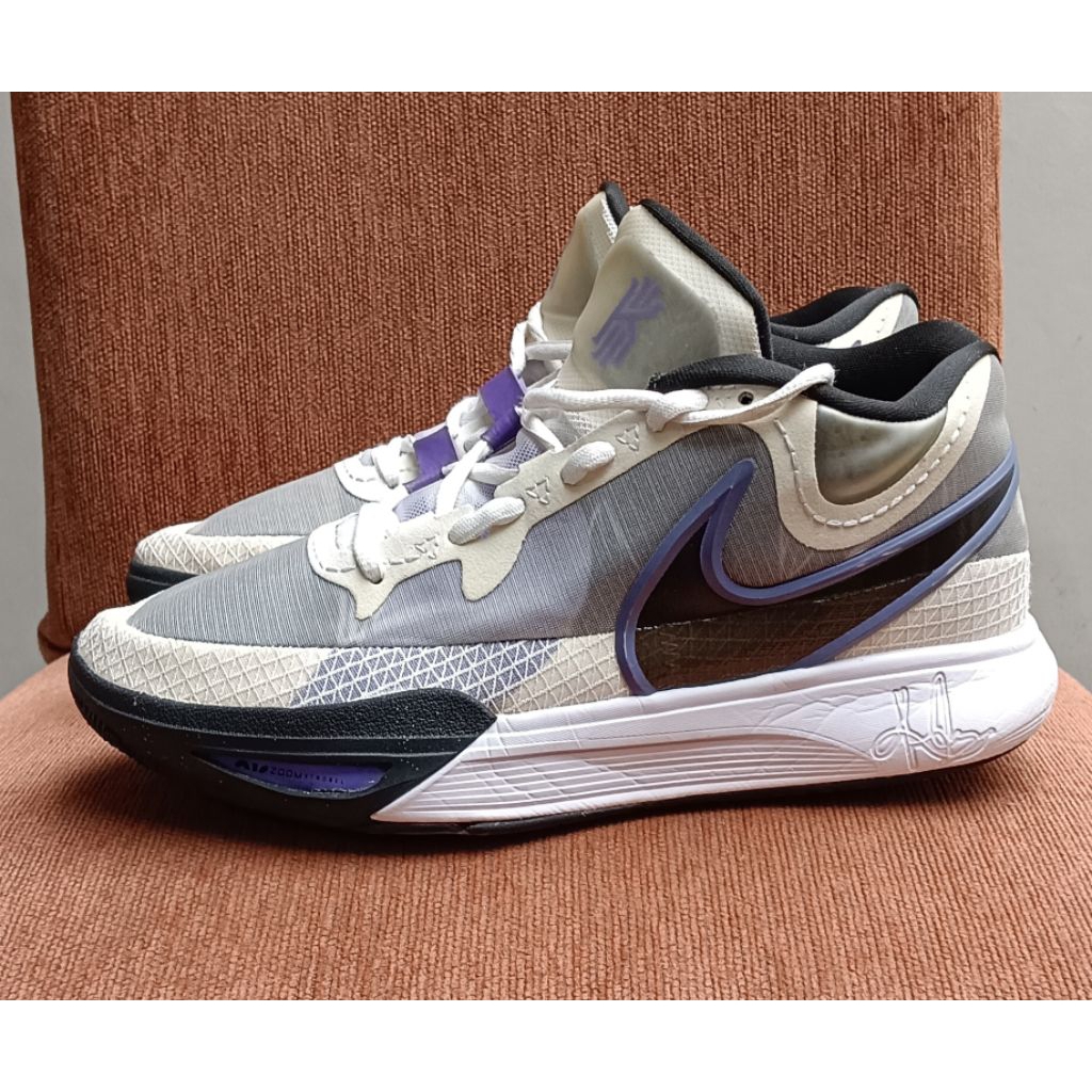 nike kyrie 8 size 44