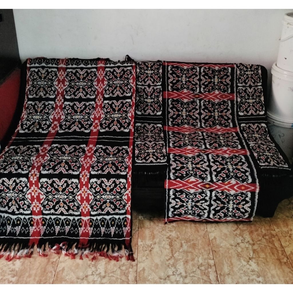 PASANGAN SARUNG ROTE NTT