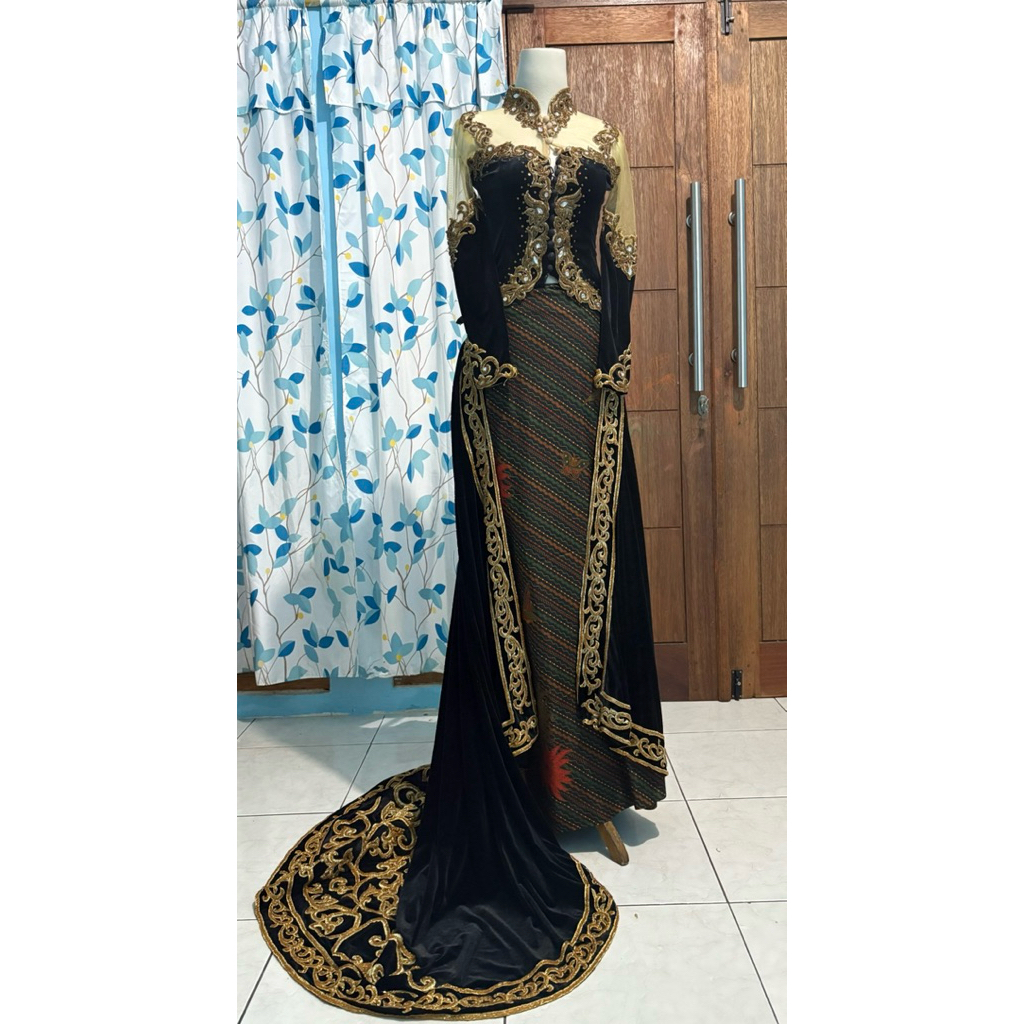 kebaya bludru hitam pengantin