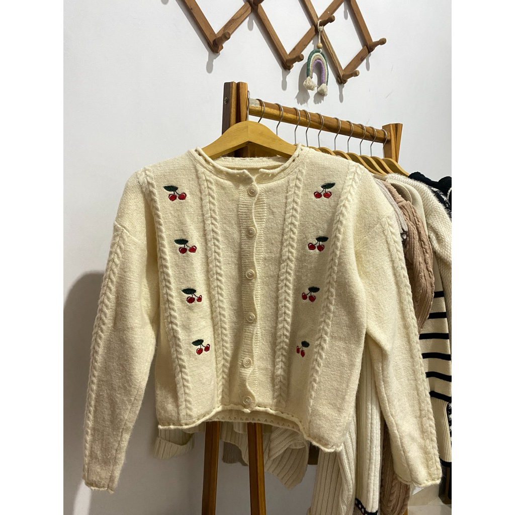 Cardigan cherry