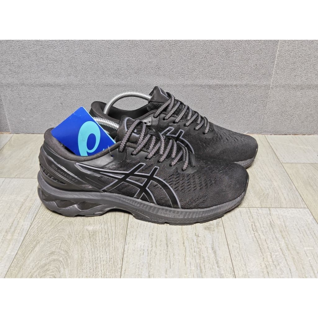 ASICS GEL-KAYANO 27 - Triple Black Edition