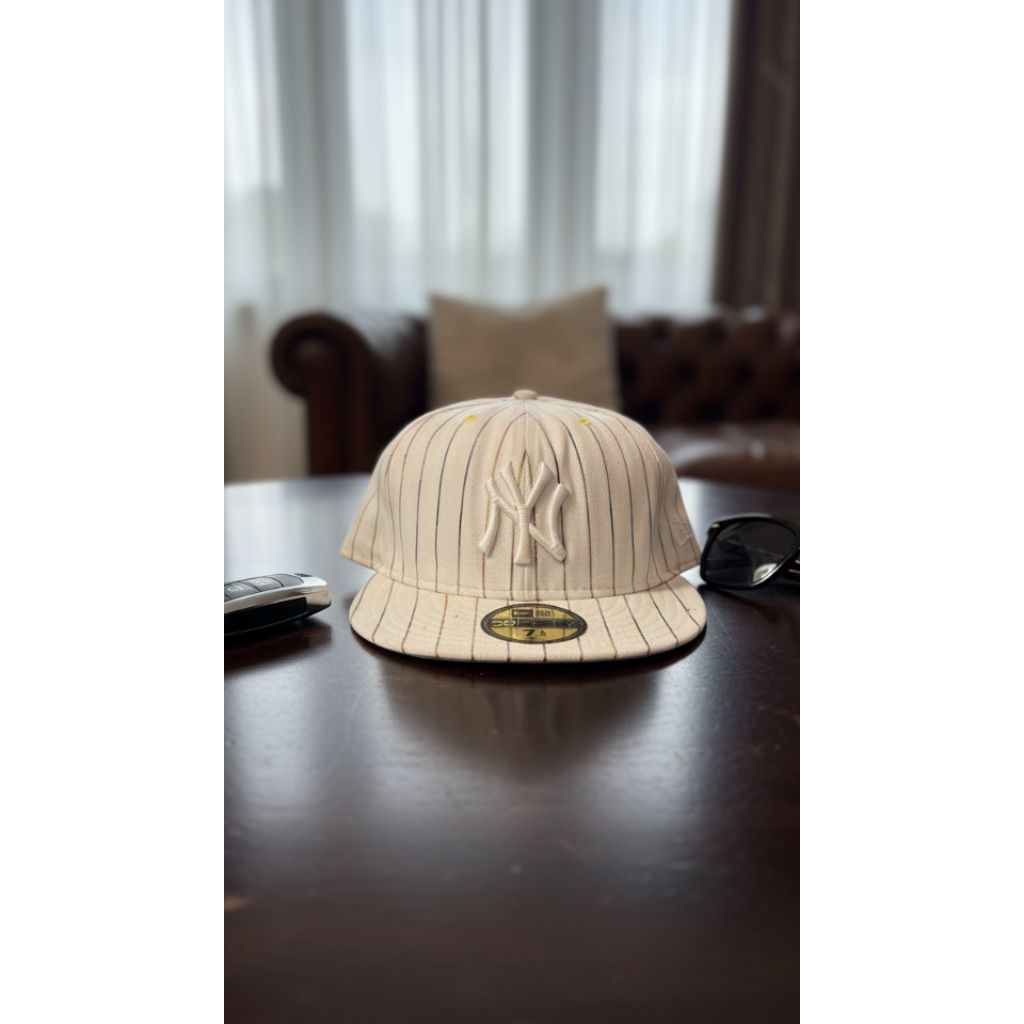 New Era 59FIFTY New York Yankees MLB cap in a cream pinstripe colorway