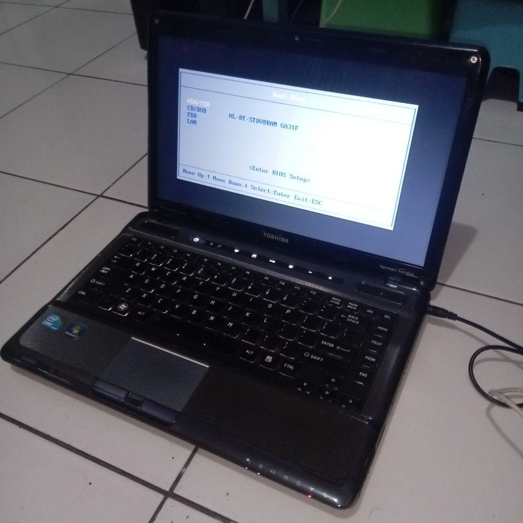 mobo atau mesin laptop toshiba satelite M645 core i3 bonus casing dll