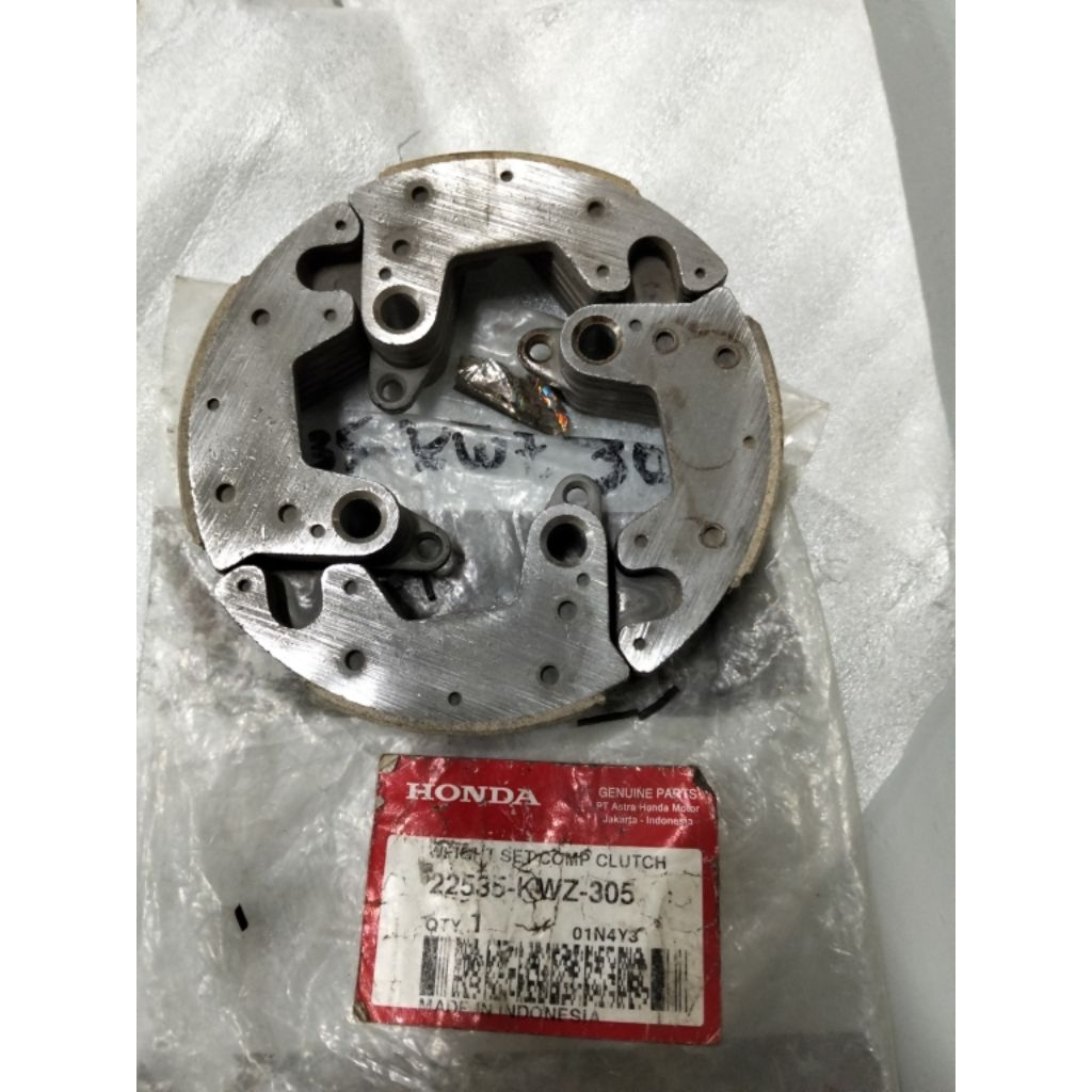 Weight set comp clutch untuk motor Revo 110cc AT number part 22535KWZ305