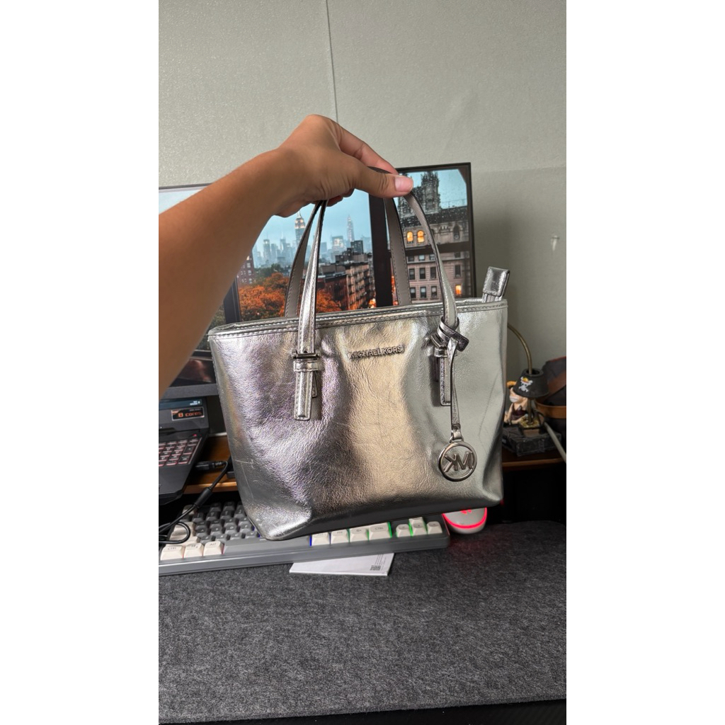 preloved auth 100% Michael Kors Charlotte