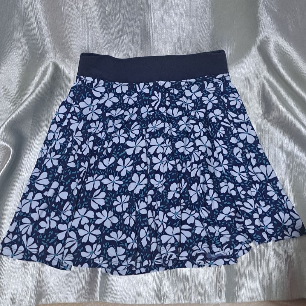 UNIQLO Rok Floral Flowy Mini Skirt