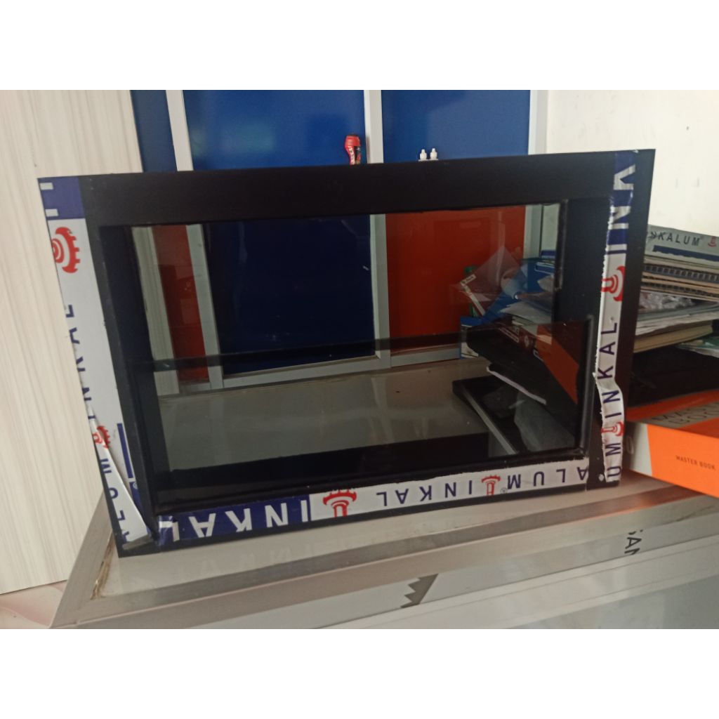 Jendela Boven Aluminium Kaca Bening/hitam Zigzag - 30x60 cm, Warna Hitam Zigzag