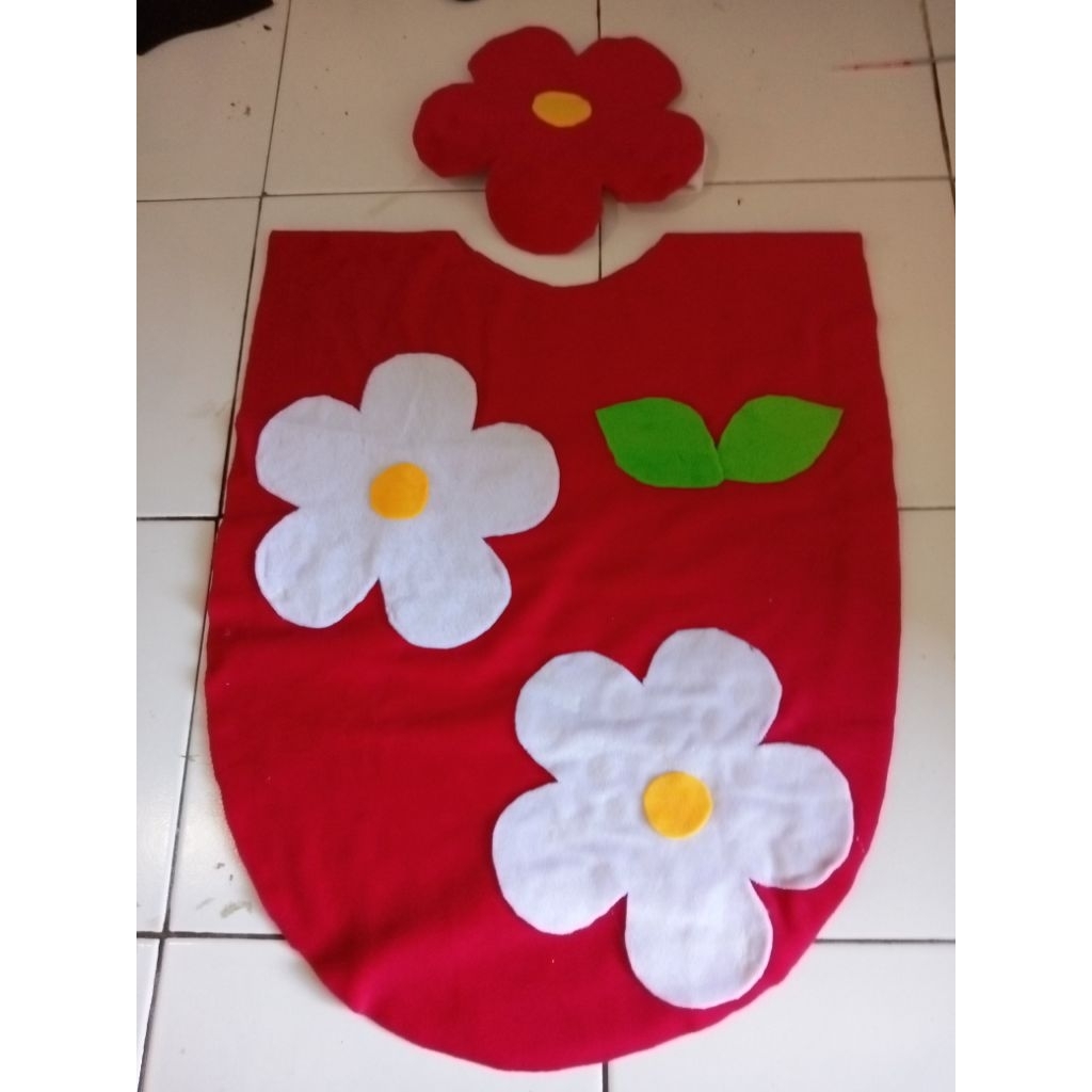 Kostum karnaval bunga merah