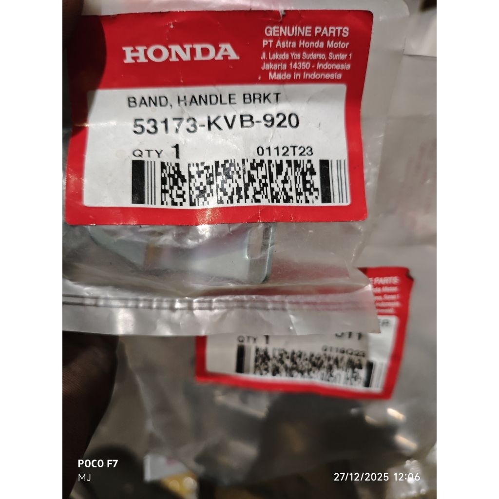 53173KVB920 / BAND HANDLE BRACKET CBS