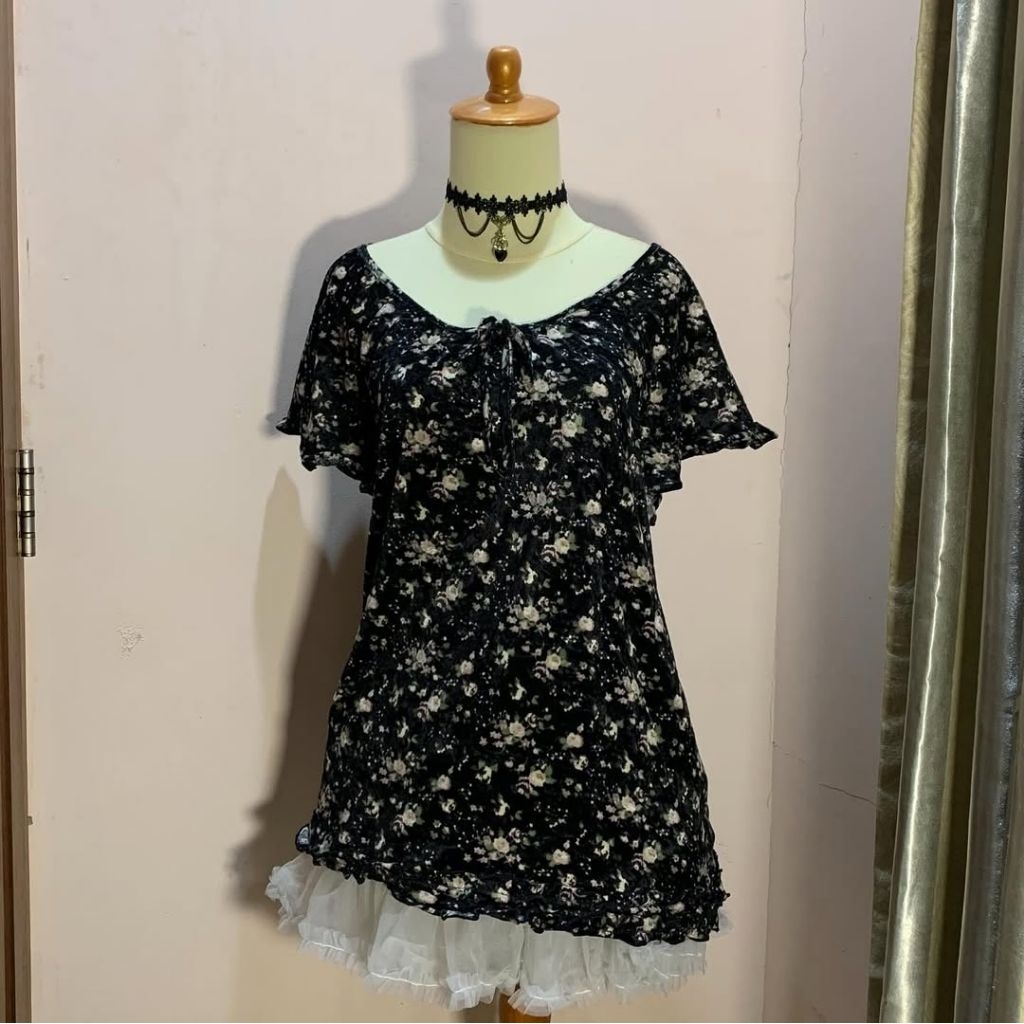 Lacifonelli velvet dark floral ribbon top kawaii kawai coquette dollete balerina balerinacore floral