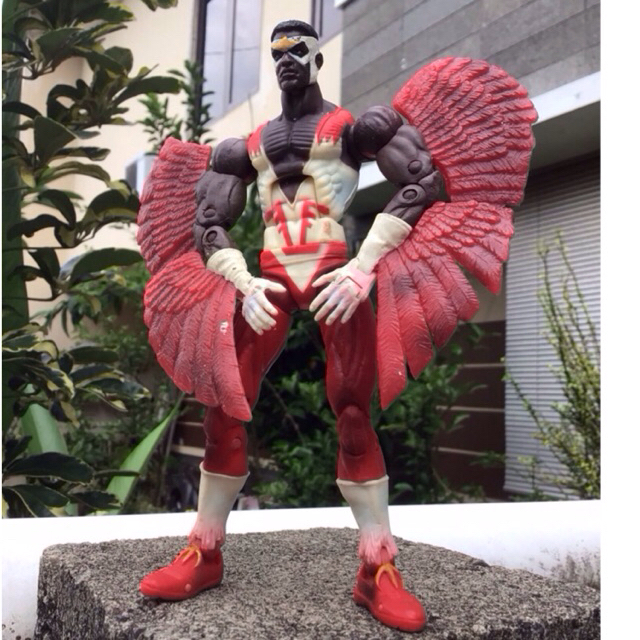 MARVEL LEGENDS ACTION FIGURE FALCON