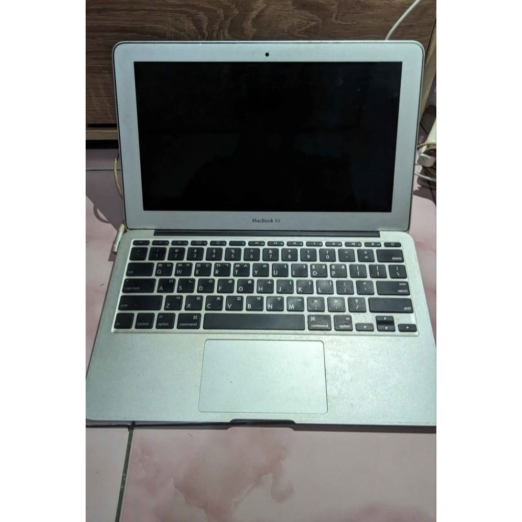 MacBook air late 2010 second minus