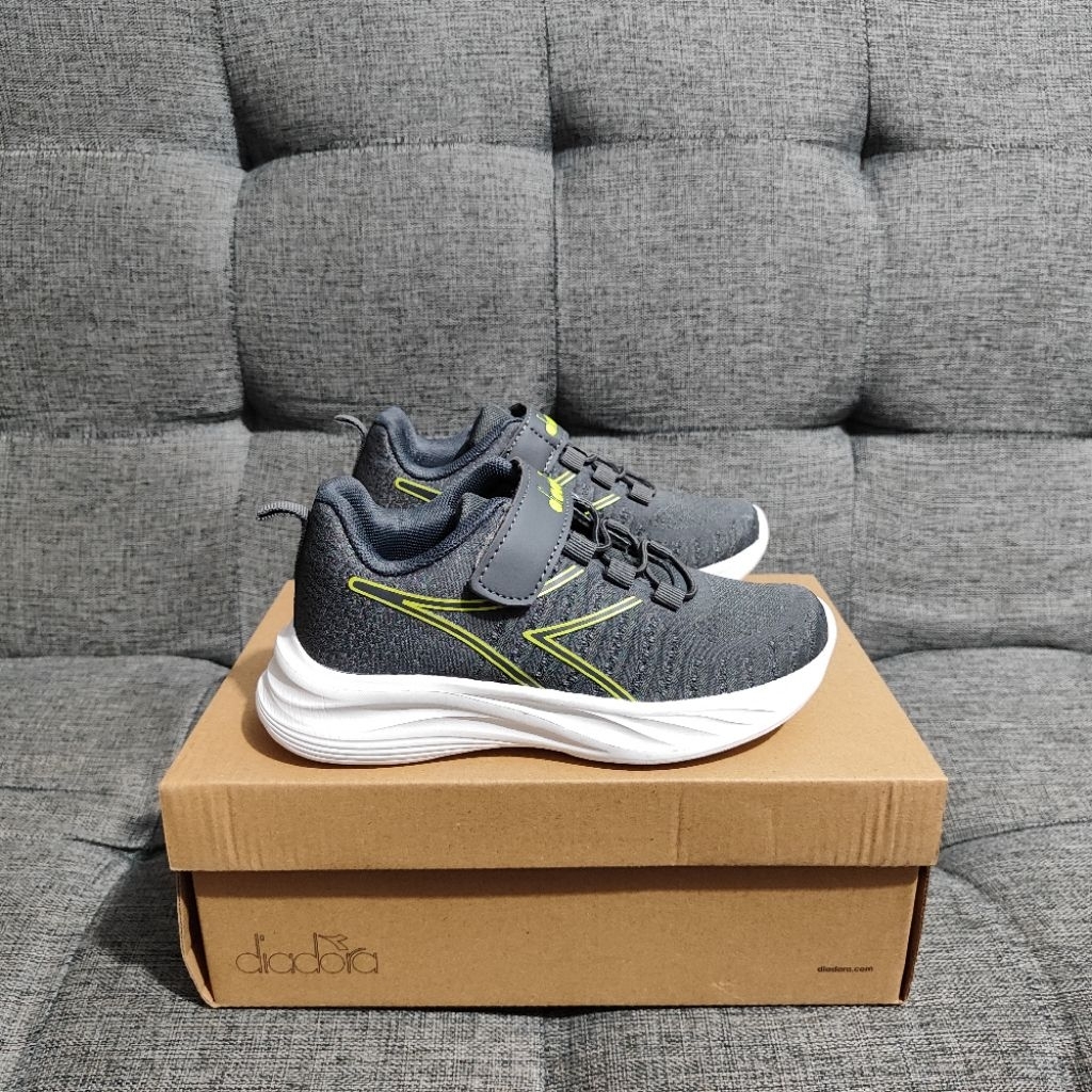 Sepatu Anak Diadora Running NINJA JR - Dark Grey [DIAX25F0615D]