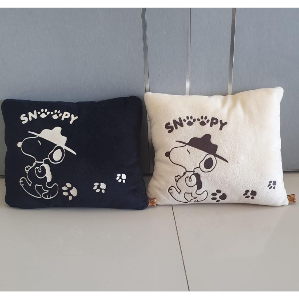 Istana Boneka Bantal Snoopy Hitam Putih Preloved
