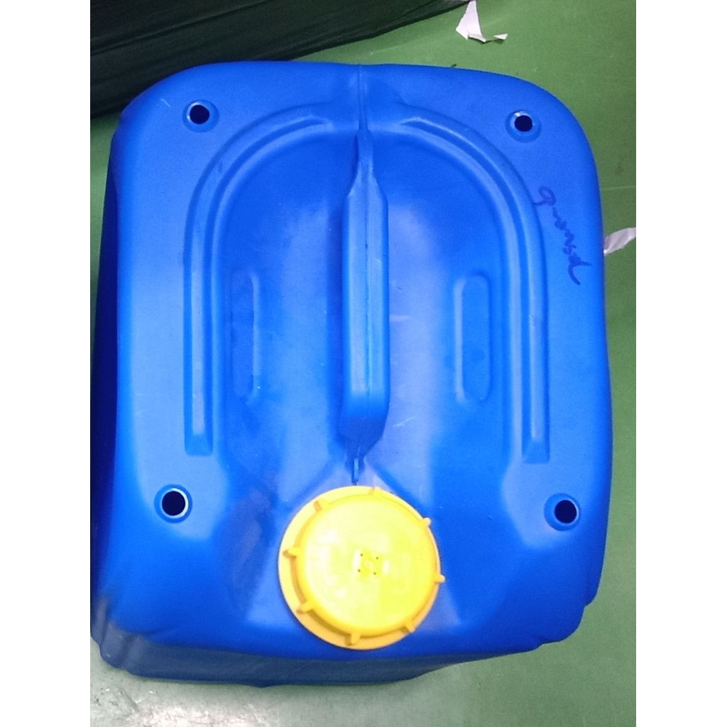 JERIGEN BIRU 25 LITER BEKAS 1 KALI PAKAI (ada lubang di atasnya)