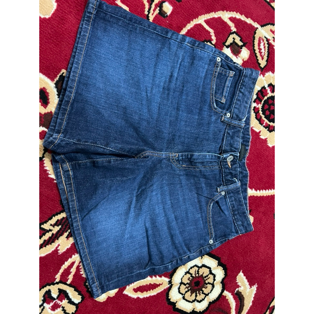 CELANA PENDEK UNIQLO SECOND