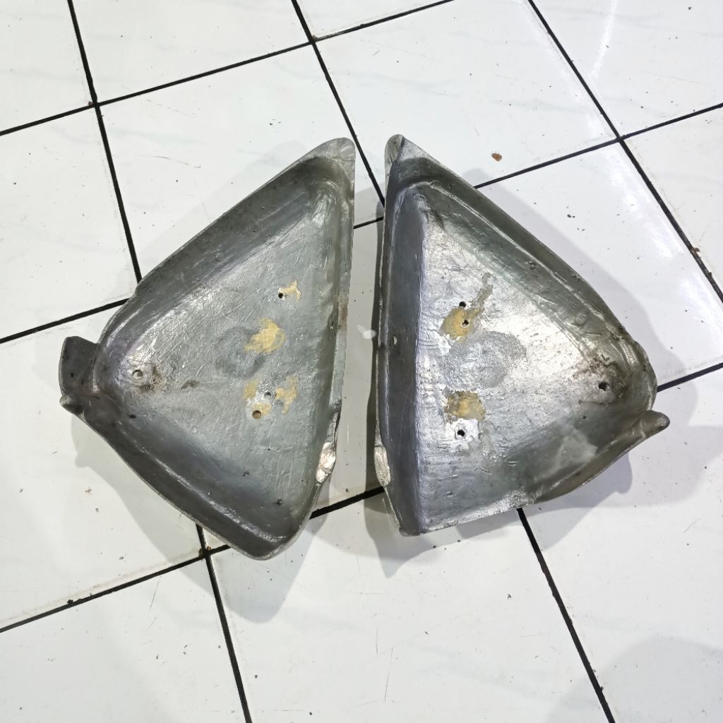 Cover Aki Cb 125 Second