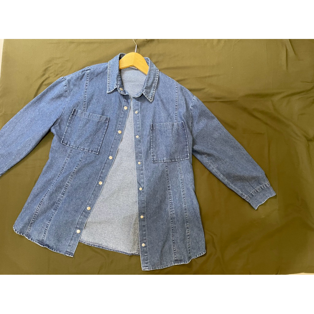 Kemeja Denim This Is April