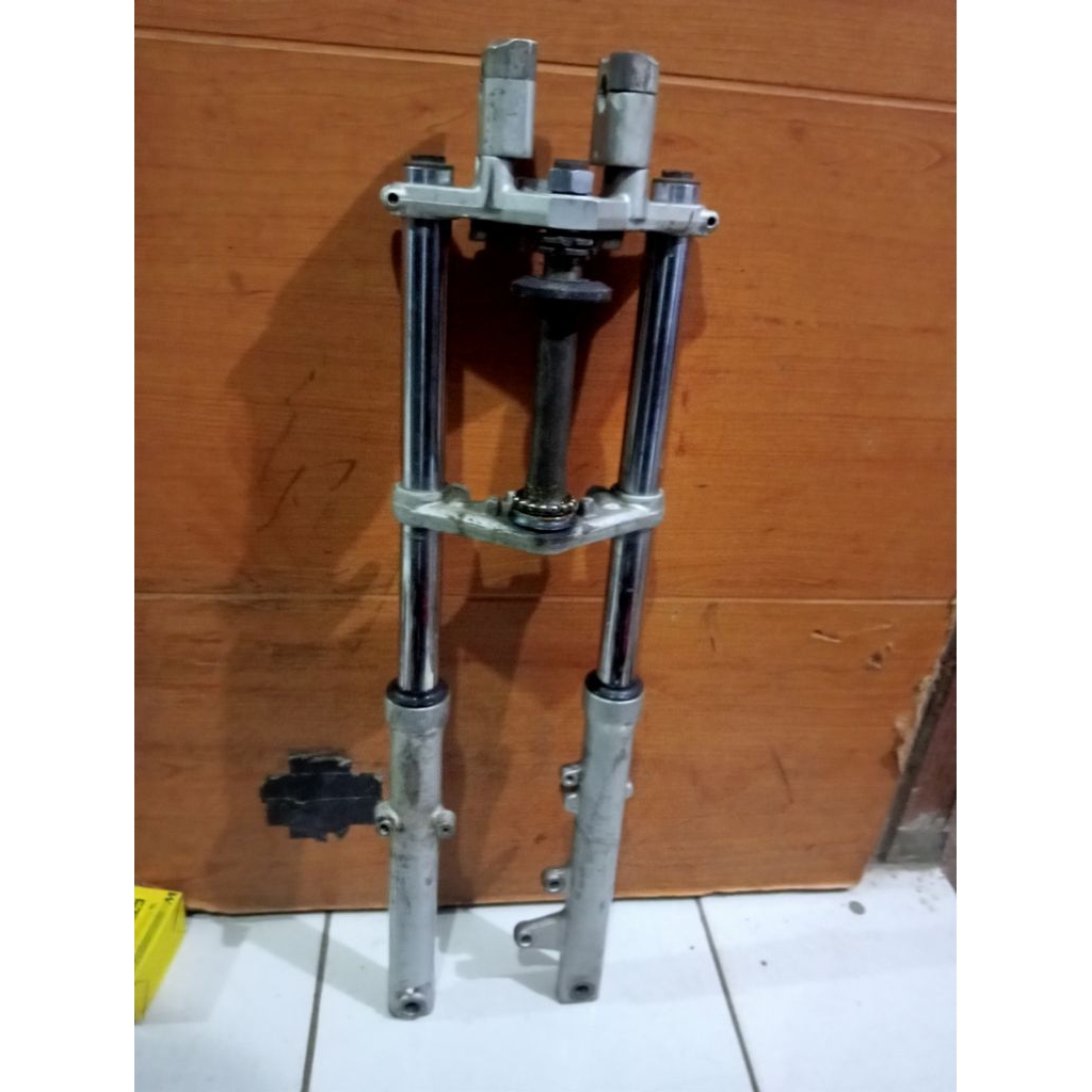 shock depan scorpio original copotan