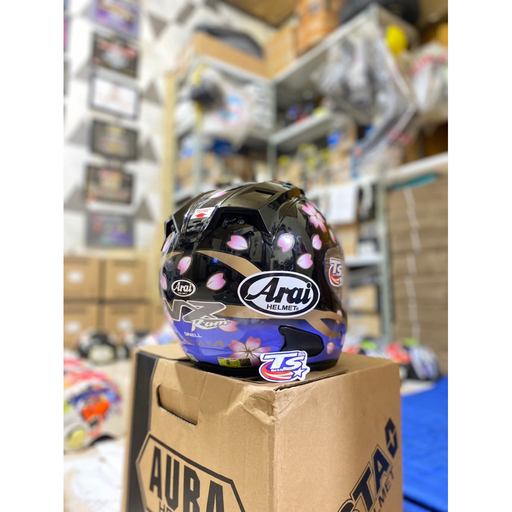 helm aura + decal arai sakura HITAM