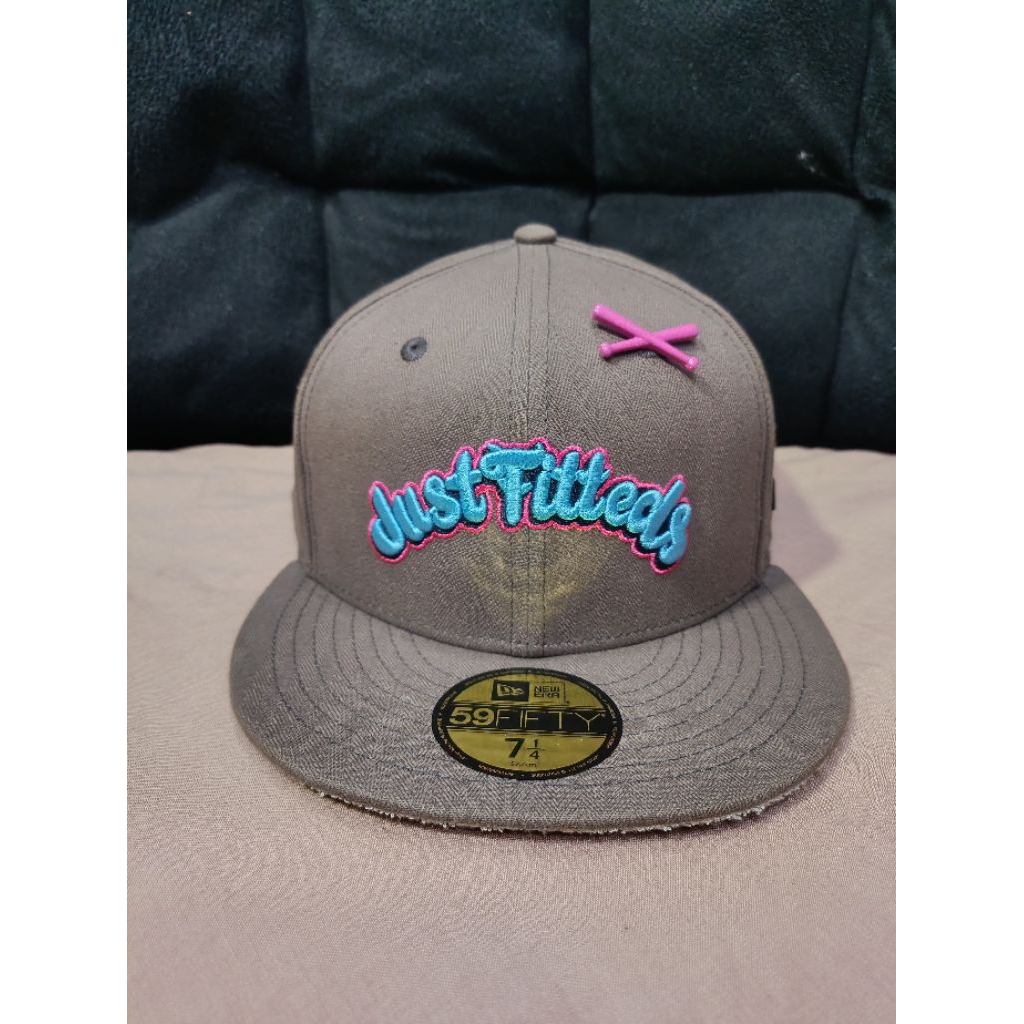 Topi New Era x Justfitted Scripts Size 7 1/4 True Size ORIGINAL 100%