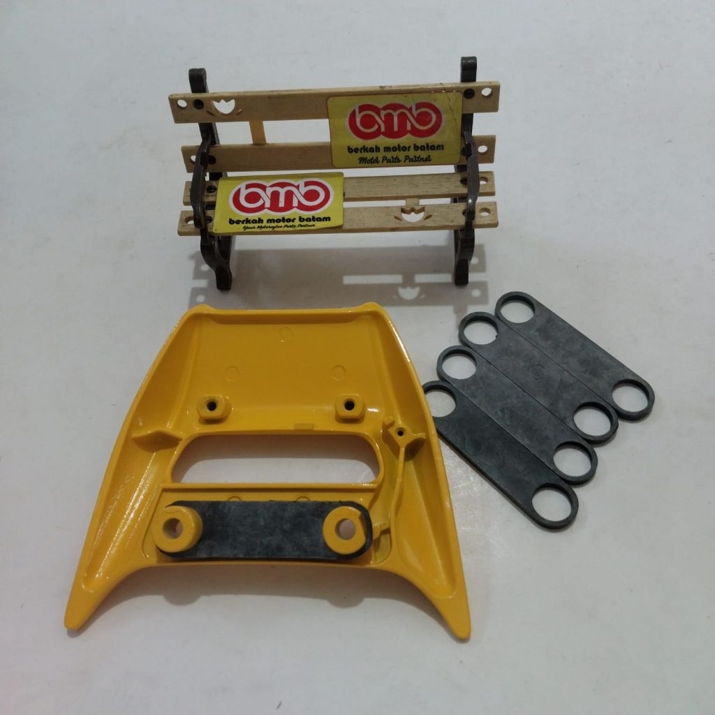 Yamaha 125Z 125ZR karet dudukan behel jok belakang
