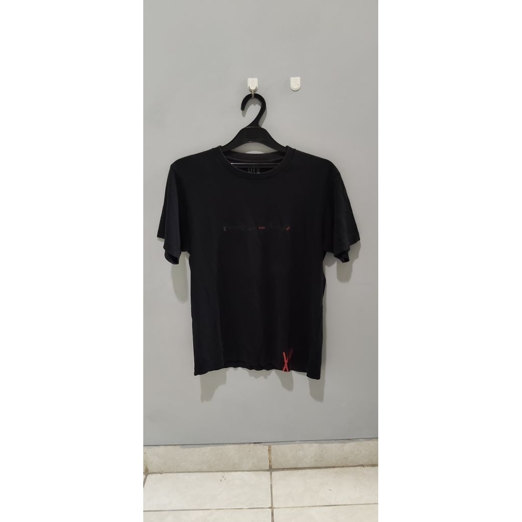 Uniqlo UT Tshirt Hitam S