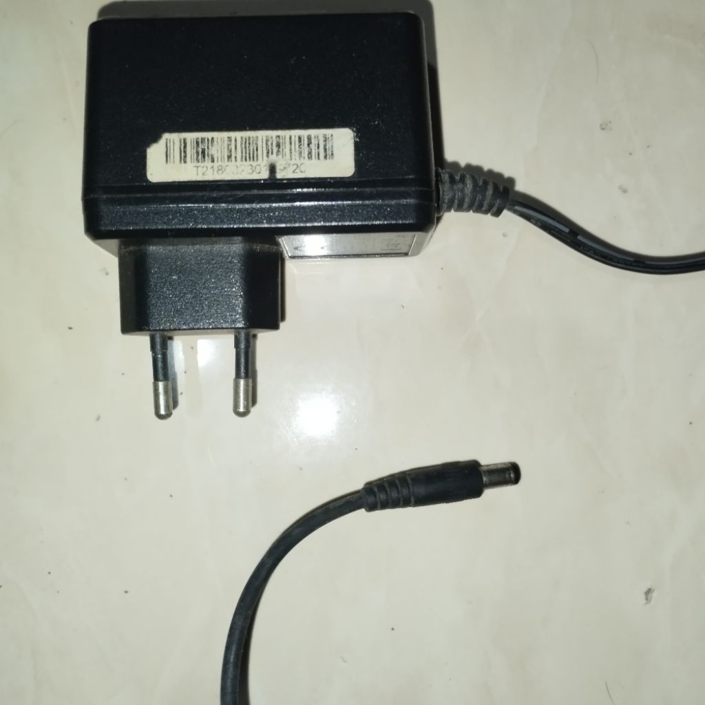 Adaptor 12v 1.2A bekas ampli dan efek gitar