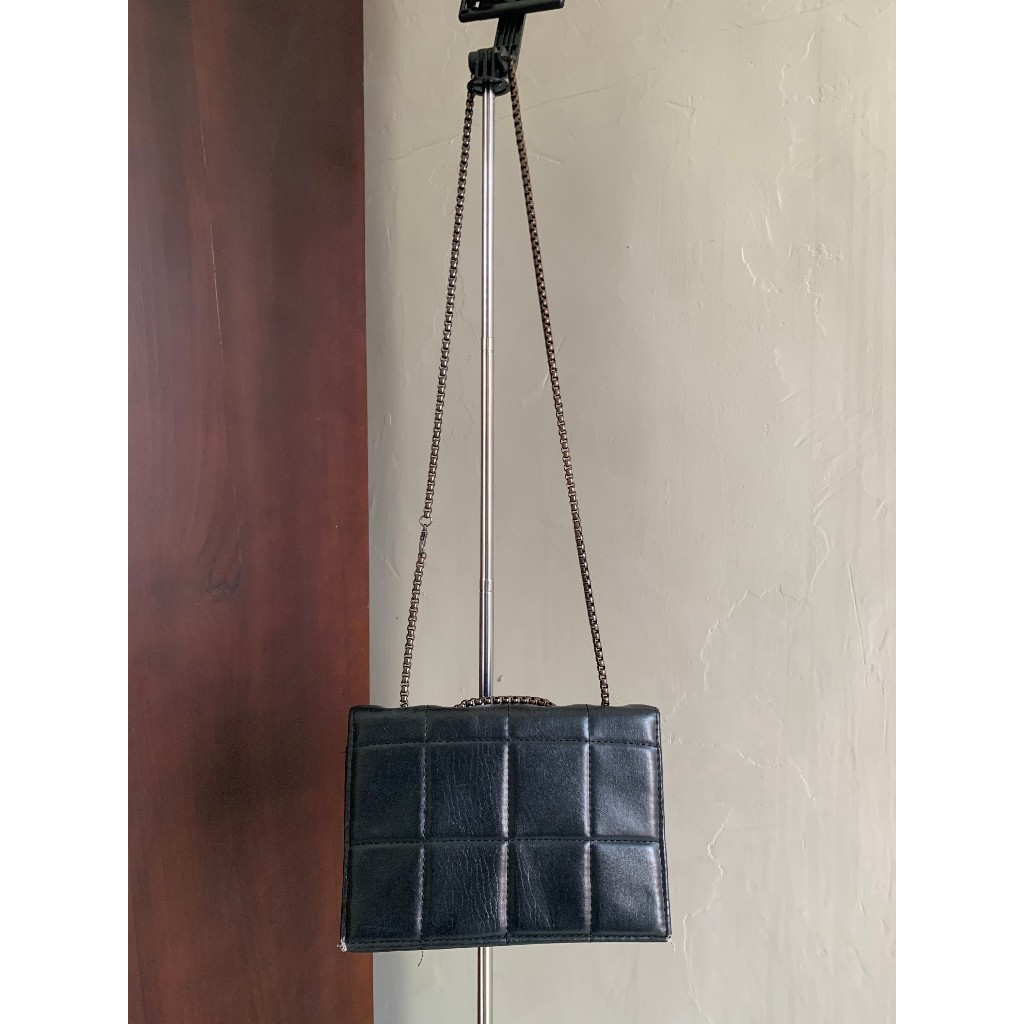 [PRELOVED] TAS SLING BAG HITAM RANTAI