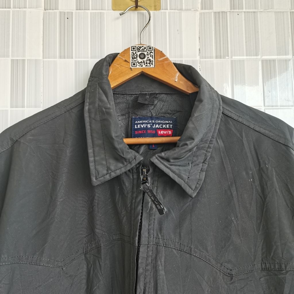 1269. WORK WAX JAKET LEVIS WARNA HITAM SIZE L    PRELOVED .
.
.
HARGA PAS GRATIS ONGKIR
.
.
.
LEBAR 