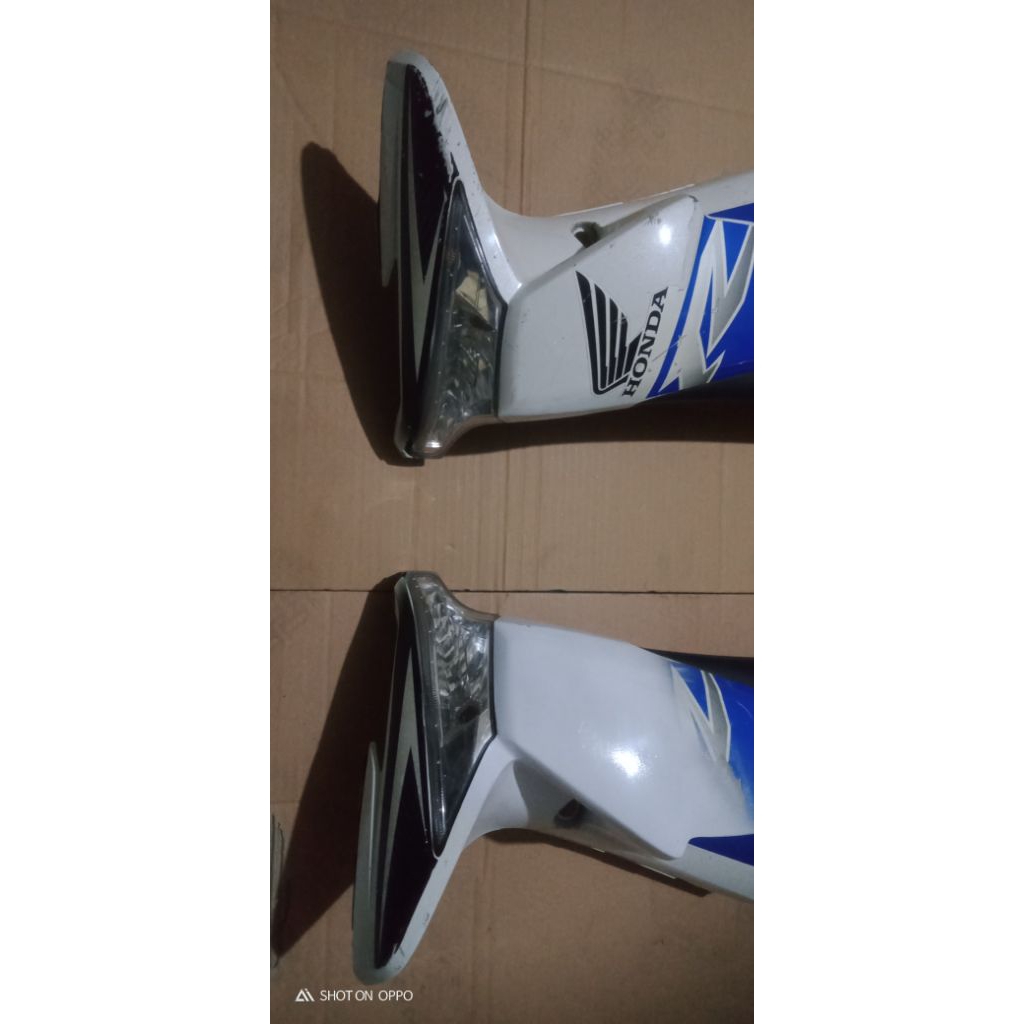 WARNA PUTIH BIRU SAYAP TEBENG ORIGINAL HONDA SUPRA X 125 R BATMAN 2008