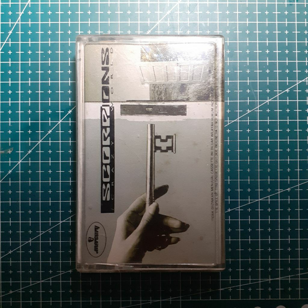 Kaset Scorpions - Crazy World