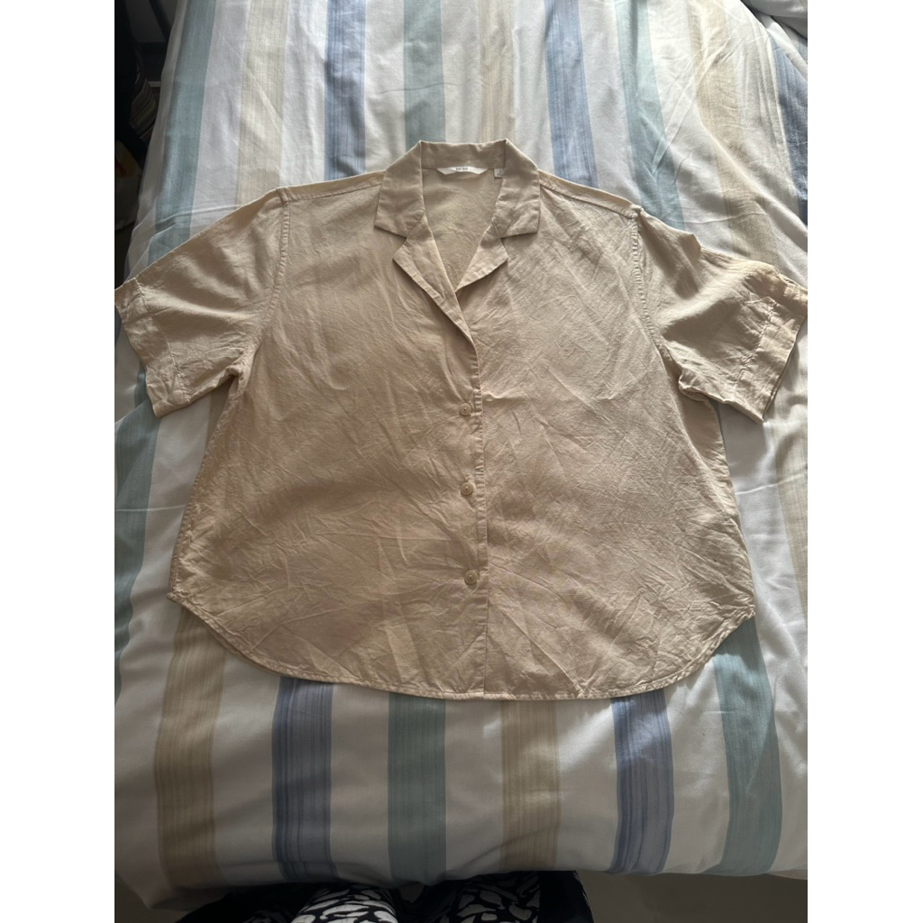uniqlo kemeja wanita lengan pendek size s cream oversize