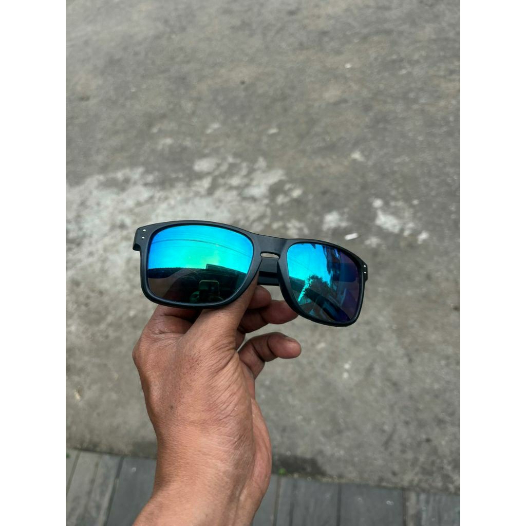 Kacamata Hitam Sport Pria Model Oakley Holbrook