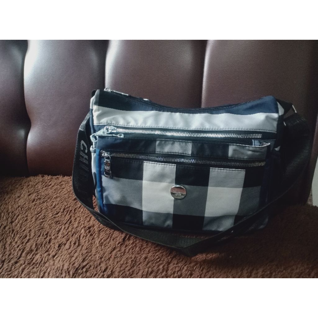 Tas selempang chibao(preloved) no minus