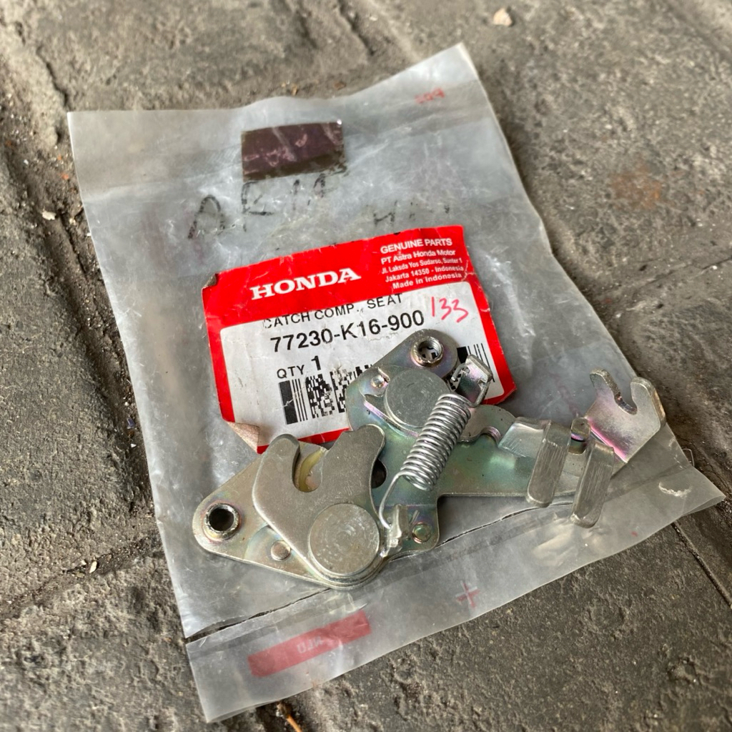 77230 K16 900 KANCINGAN JOK BEAT FI SCOOPY FI VARIO 110FI ORIGINAL AHM