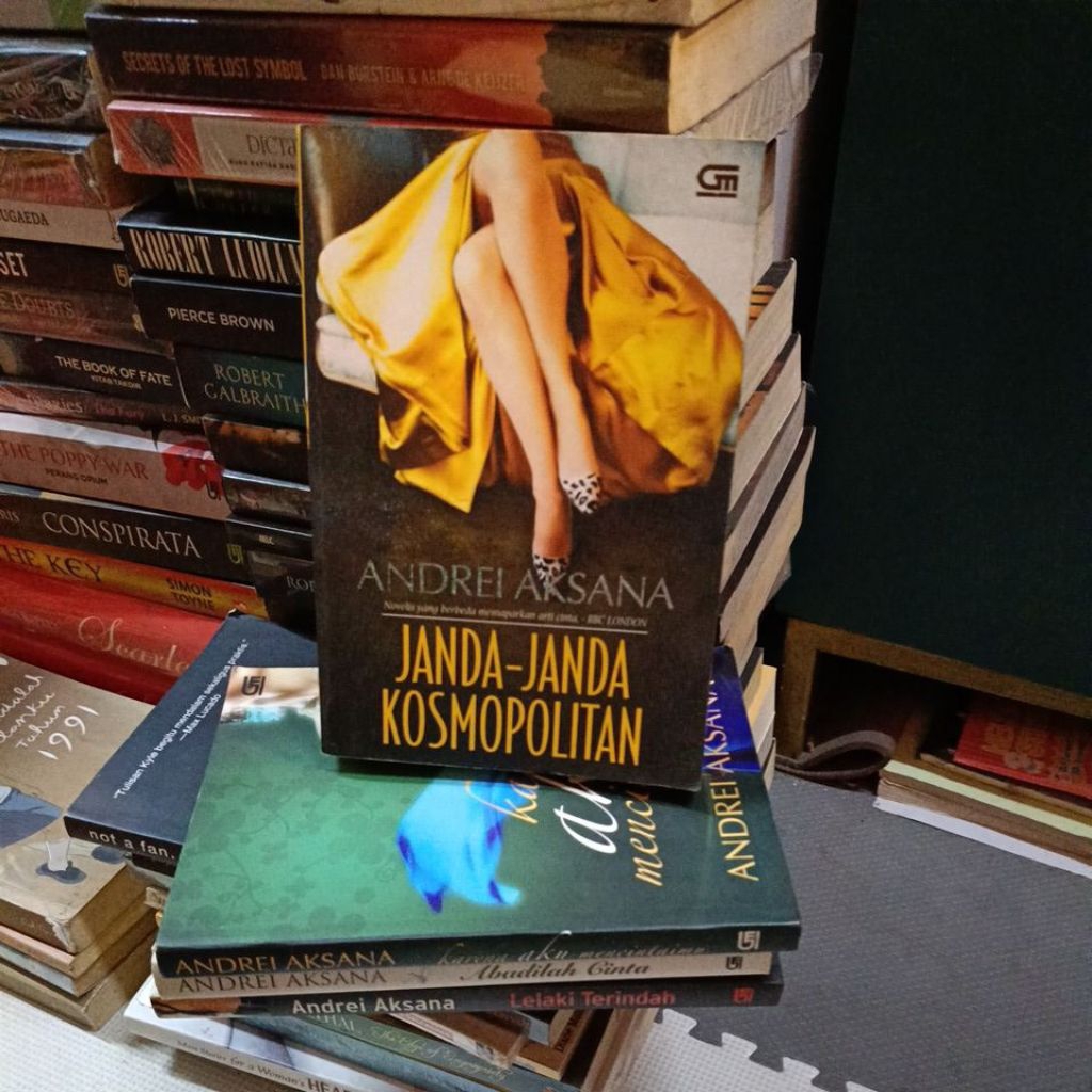 Novel Romance Karya Andrei Aksana Ready Banyak Judul / janda janda kosmopolitan / karena aku mencint