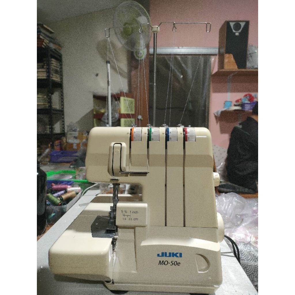 Mesin Obras Portable merk Juki MO 50e/ Portabel / Rumahan Second