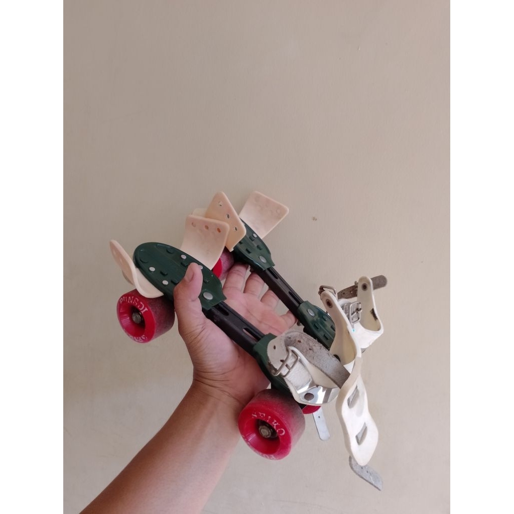 Sepatu Roda Jadul
